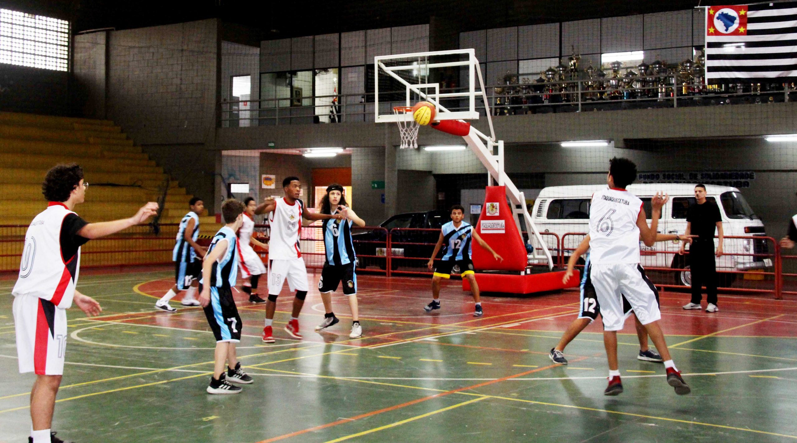 Prefeitura de São Paulo oferece aulas de basquete gratuitas para